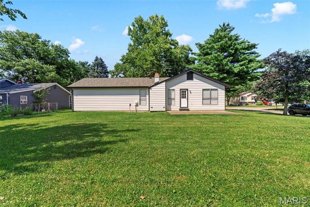 231 Laurelwood Drive, St Peters, MO 63376