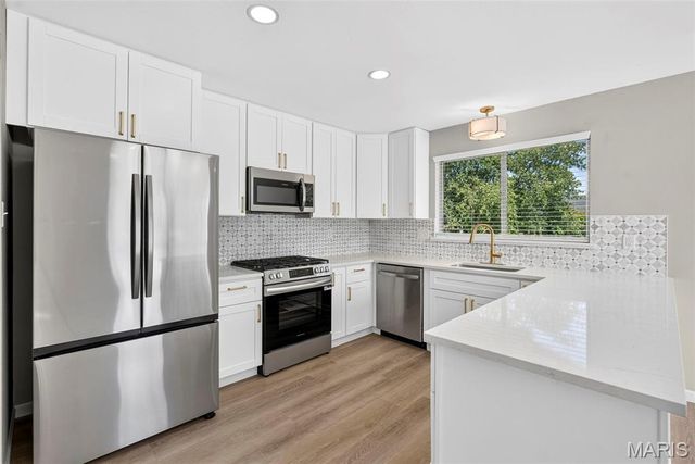 231 Laurelwood Drive, St Peters, MO 63376