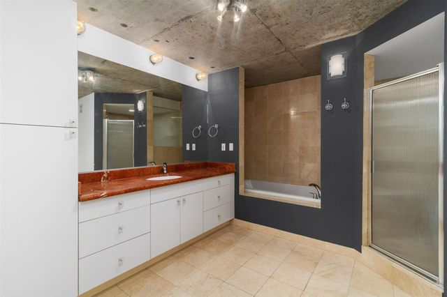 1025 S Shepherd Drive, Houston, TX 77019