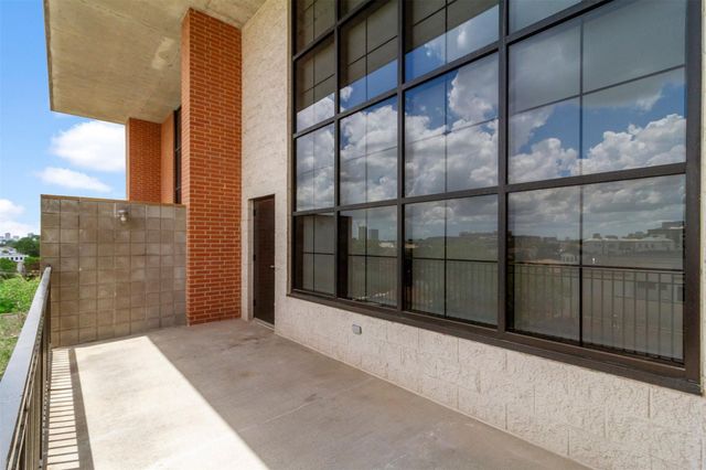 1025 S Shepherd Drive, Houston, TX 77019