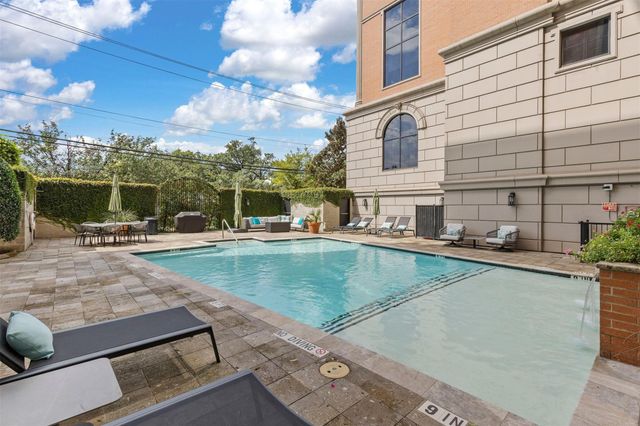 1025 S Shepherd Drive, Houston, TX 77019