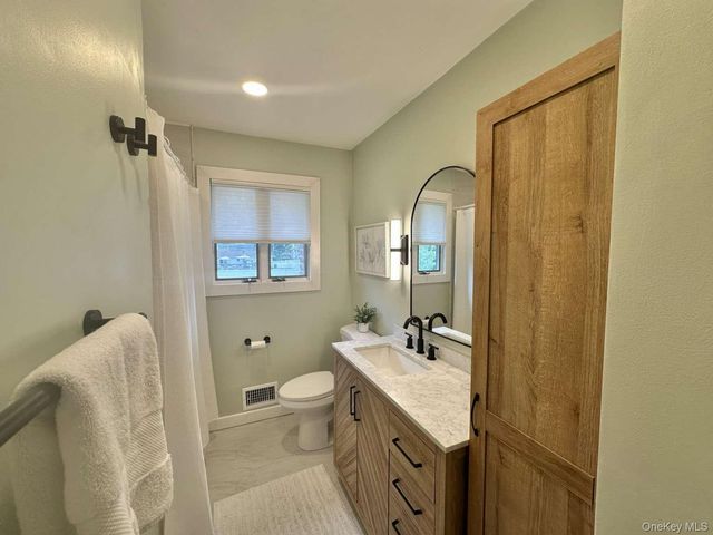 122 Jordan Street, Bay Shore, NY 11706