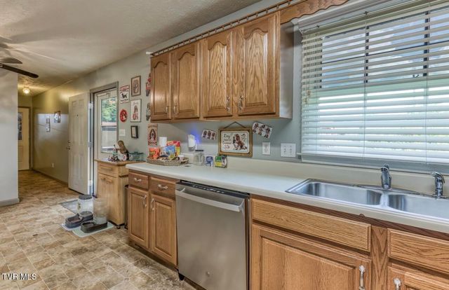 758 Old Stage Road, Church Hill, TN 37642