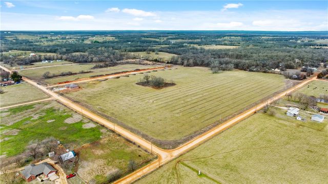 2530 Peterson Road, Gentry, AR 72734