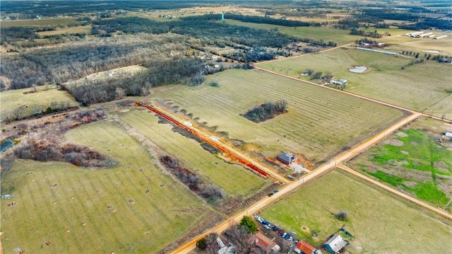 2530 Peterson Road, Gentry, AR 72734