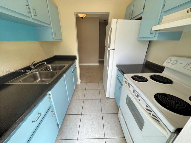 403 NW 25th St 5, Wilton Manors, FL 33311