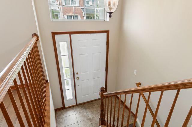 584 LINCOLN STATION Drive, Oswego, IL 60543