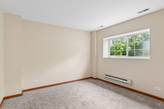 584 LINCOLN STATION Drive, Oswego, IL 60543