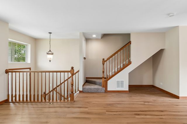 584 LINCOLN STATION Drive, Oswego, IL 60543