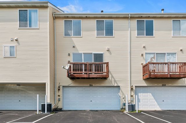 584 LINCOLN STATION Drive, Oswego, IL 60543