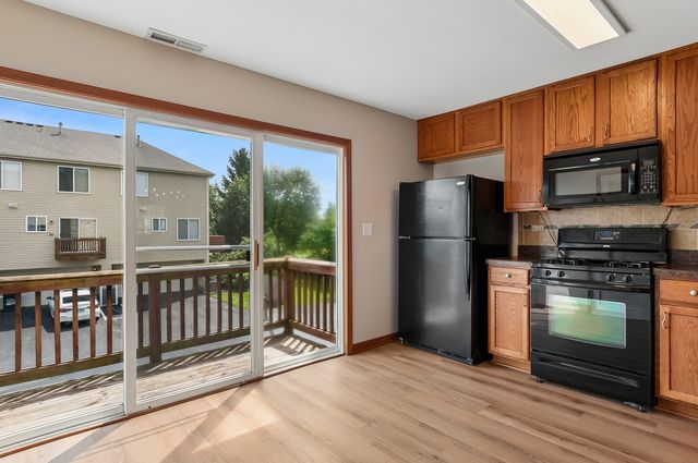 584 LINCOLN STATION Drive, Oswego, IL 60543