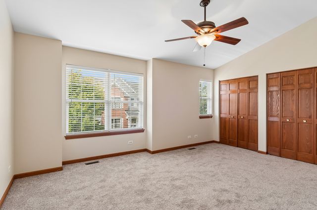 584 LINCOLN STATION Drive, Oswego, IL 60543