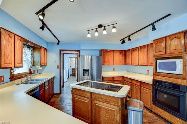 833 Copper Stone CIR, Chesapeake, VA 23320