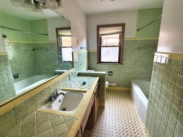 6352 W Medford AVENUE, Milwaukee, WI 53218