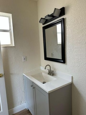 142 Lake Anne Drive, West Palm Beach, FL 33411