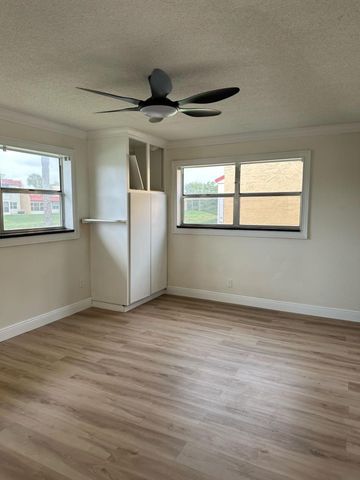 142 Lake Anne Drive, West Palm Beach, FL 33411