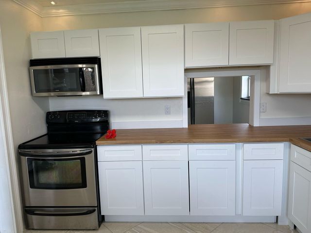 142 Lake Anne Drive, West Palm Beach, FL 33411