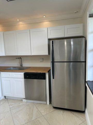 142 Lake Anne Drive, West Palm Beach, FL 33411