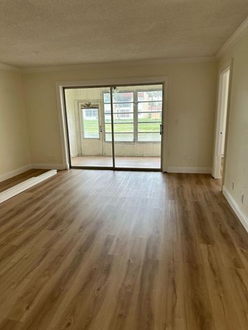 142 Lake Anne Drive, West Palm Beach, FL 33411