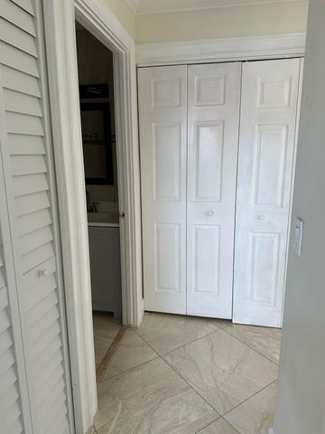 142 Lake Anne Drive, West Palm Beach, FL 33411