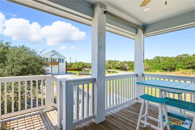 132 Breezeway Drive, Rockport, TX 78382