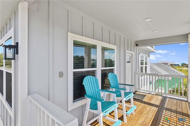 132 Breezeway Drive, Rockport, TX 78382