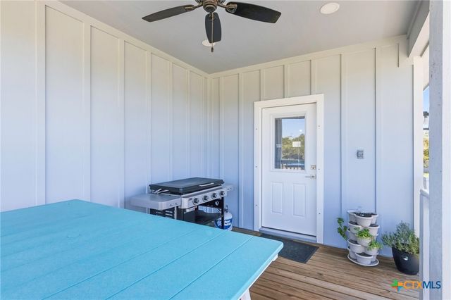 132 Breezeway Drive, Rockport, TX 78382