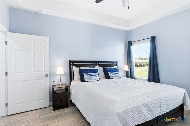 132 Breezeway Drive, Rockport, TX 78382