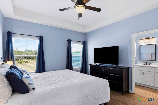 132 Breezeway Drive, Rockport, TX 78382