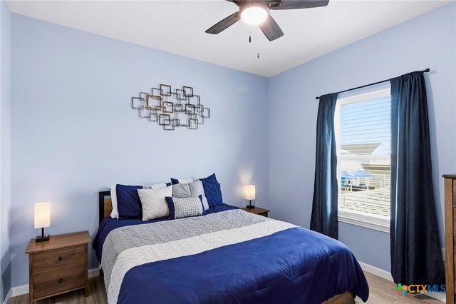 132 Breezeway Drive, Rockport, TX 78382