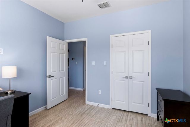 132 Breezeway Drive, Rockport, TX 78382