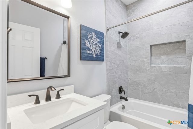 132 Breezeway Drive, Rockport, TX 78382