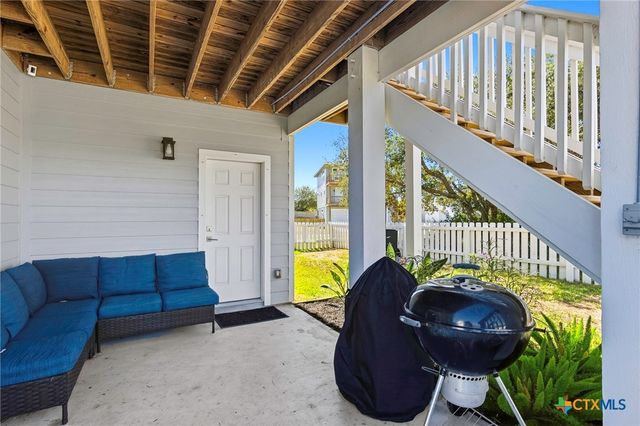 132 Breezeway Drive, Rockport, TX 78382