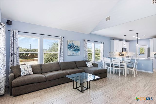 132 Breezeway Drive, Rockport, TX 78382