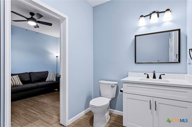 132 Breezeway Drive, Rockport, TX 78382