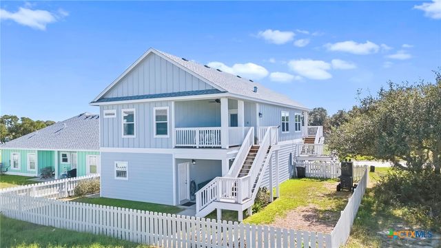 132 Breezeway Drive, Rockport, TX 78382
