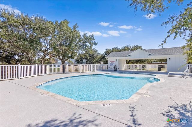 132 Breezeway Drive, Rockport, TX 78382