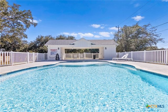 132 Breezeway Drive, Rockport, TX 78382