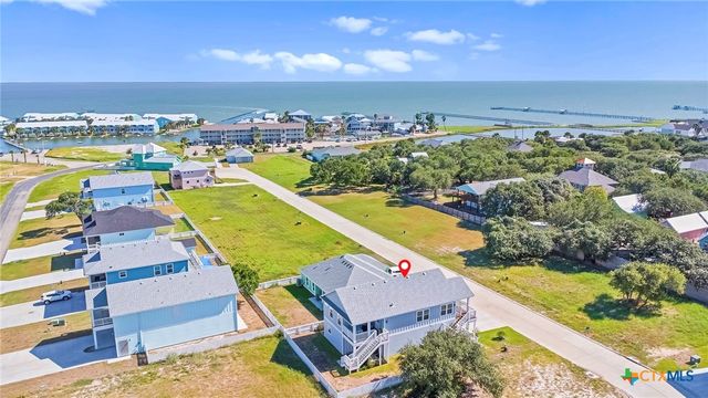 132 Breezeway Drive, Rockport, TX 78382