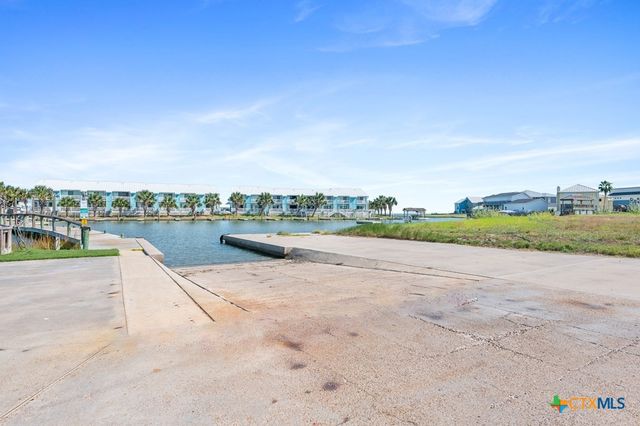 132 Breezeway Drive, Rockport, TX 78382