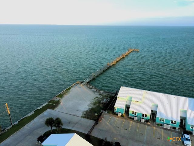 132 Breezeway Drive, Rockport, TX 78382