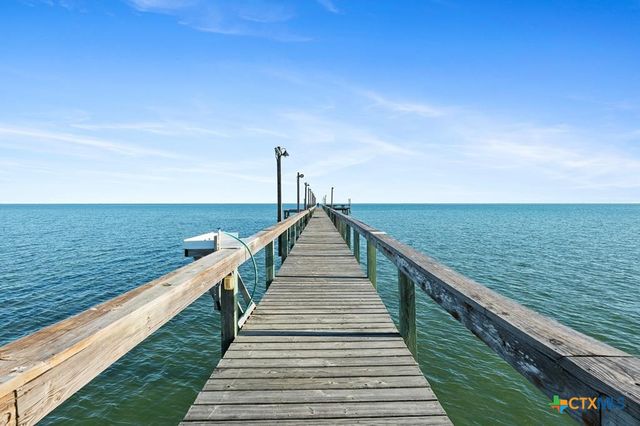 132 Breezeway Drive, Rockport, TX 78382