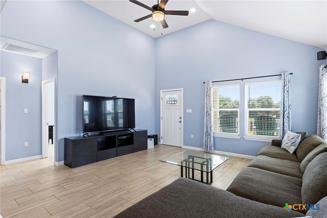 132 Breezeway Drive, Rockport, TX 78382