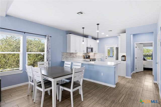 132 Breezeway Drive, Rockport, TX 78382