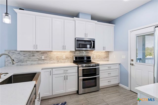 132 Breezeway Drive, Rockport, TX 78382