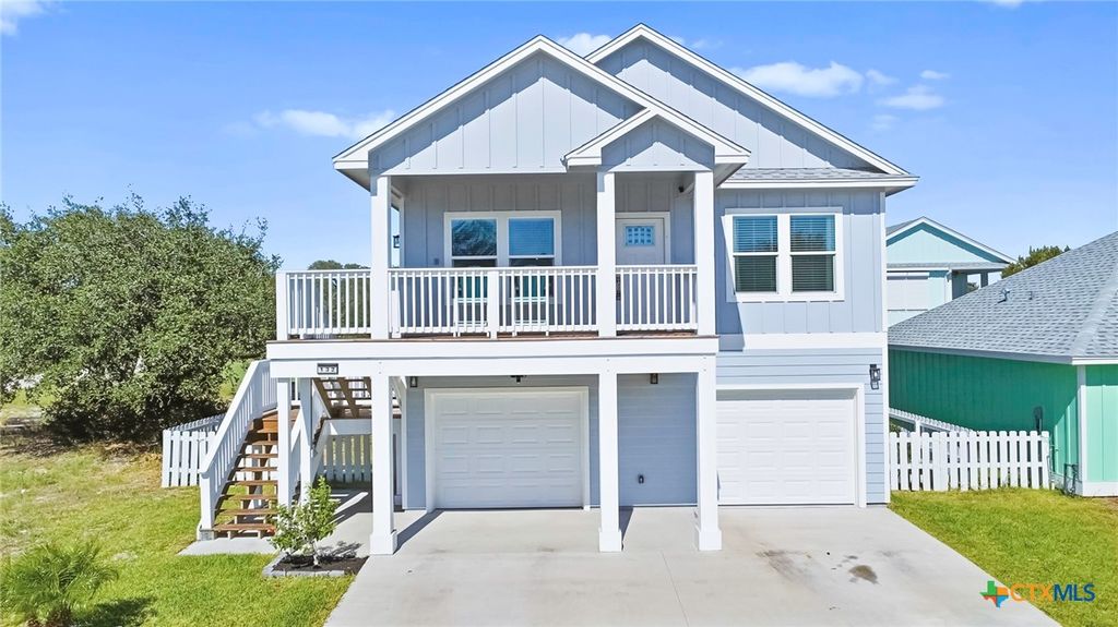 132 Breezeway Drive, Rockport, TX 78382