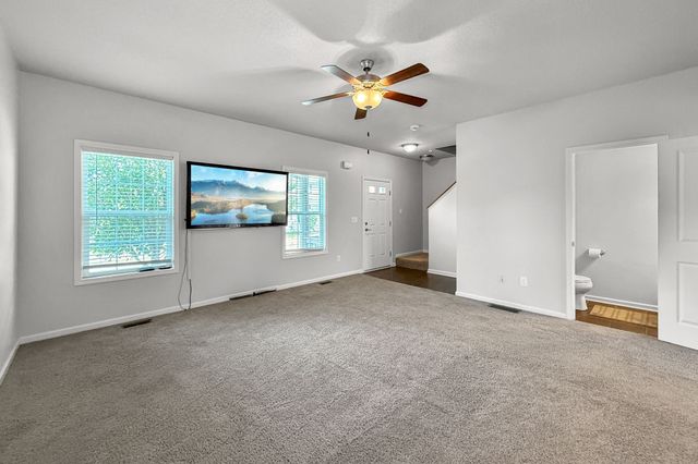 52 SE Booth Avenue, Waukee, IA 50263