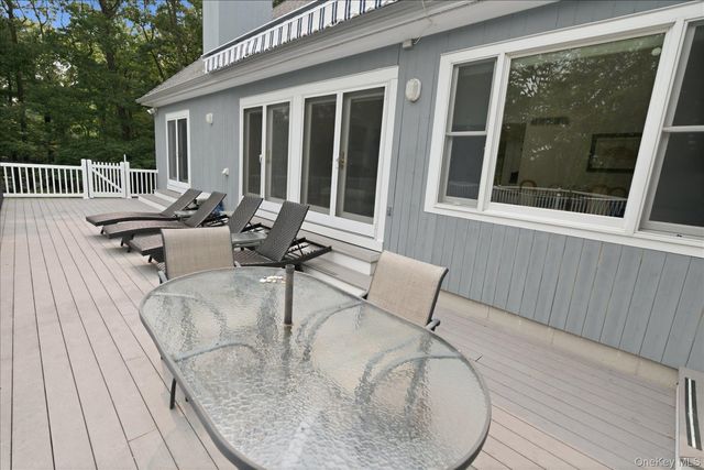 90 Lakeside Lane, Westhampton, NY 11977