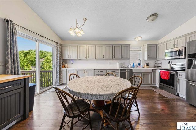 829 Tanager Road, Mankato, MN 56001