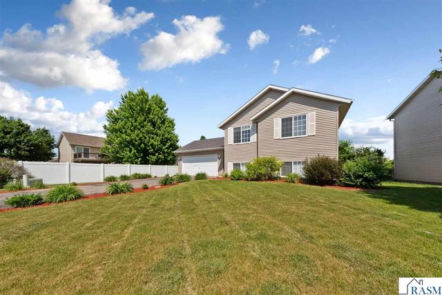 829 Tanager Road, Mankato, MN 56001